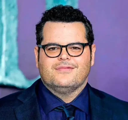 Josh Gad